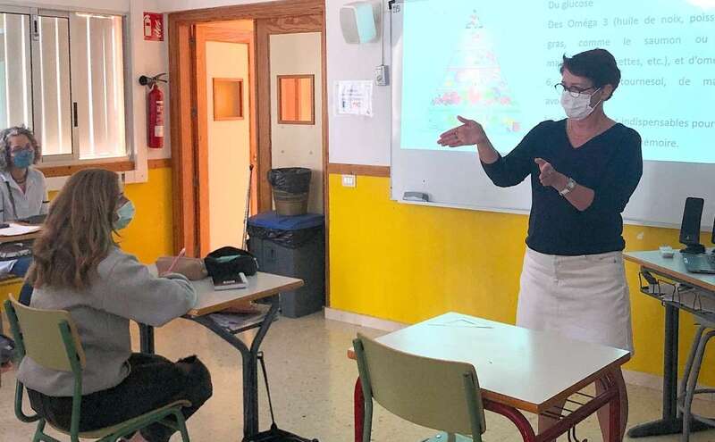 Pascale Toscani durante la charla a alumnos de Secundaria/TA.